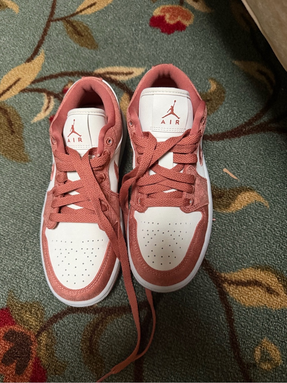 Nike Kids Low-Top Sneakers in Dusty Rose and White
